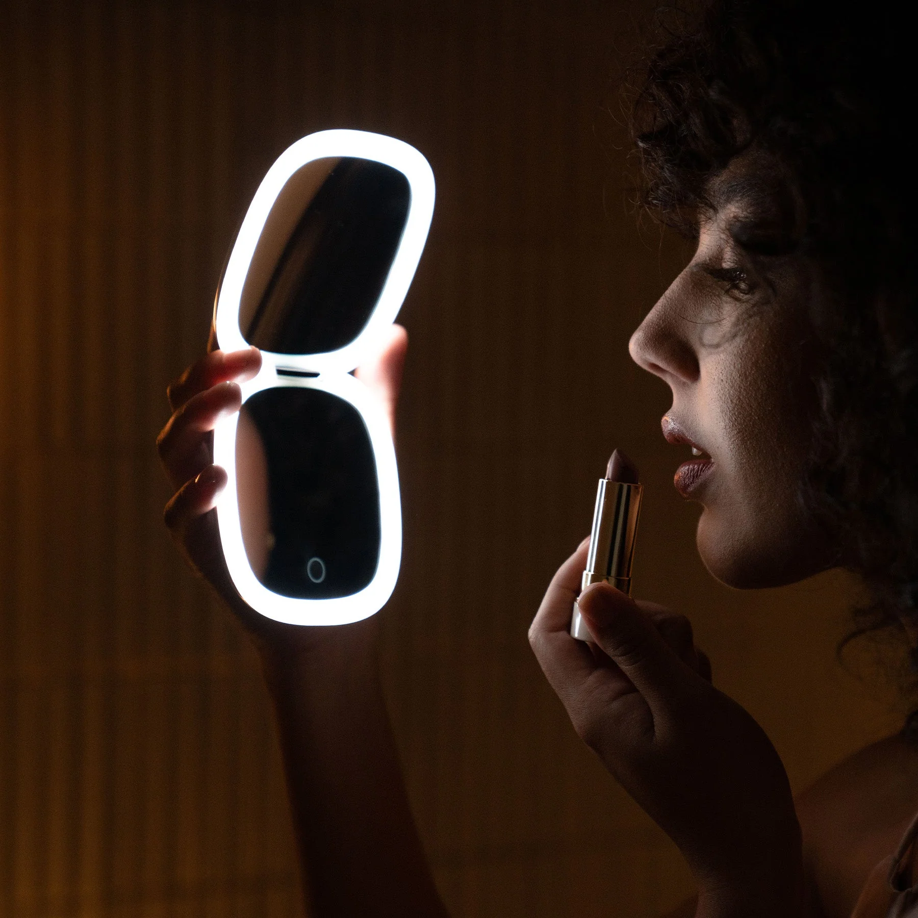Moda | LED Compact Mirror by Vanity Planet - Image 2
